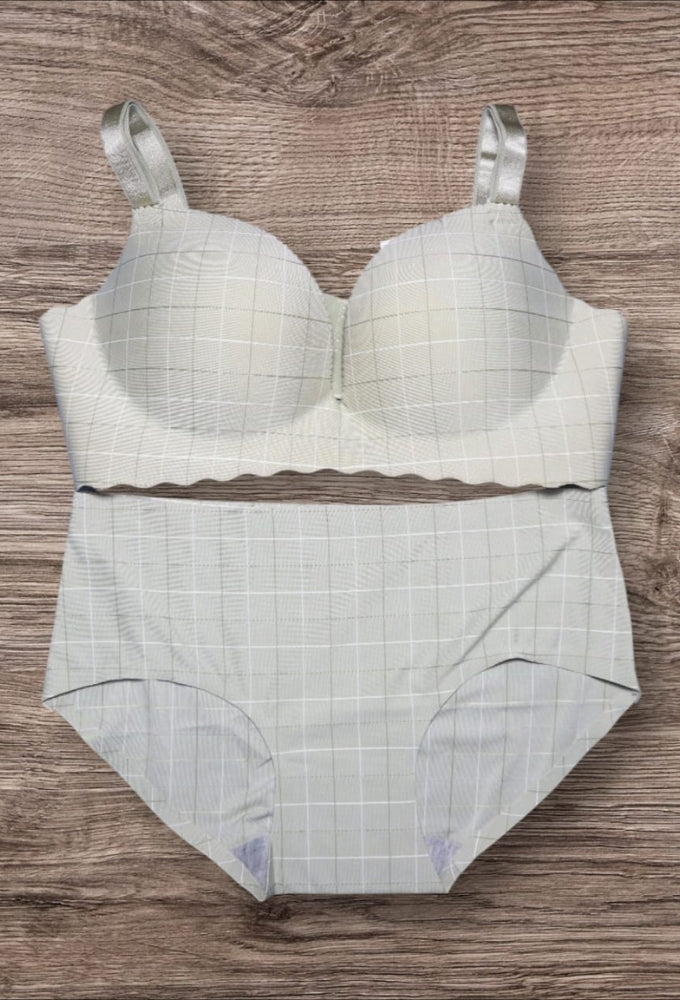 Light padded non wire Bra set Available size 32 to 40 [AR000355]