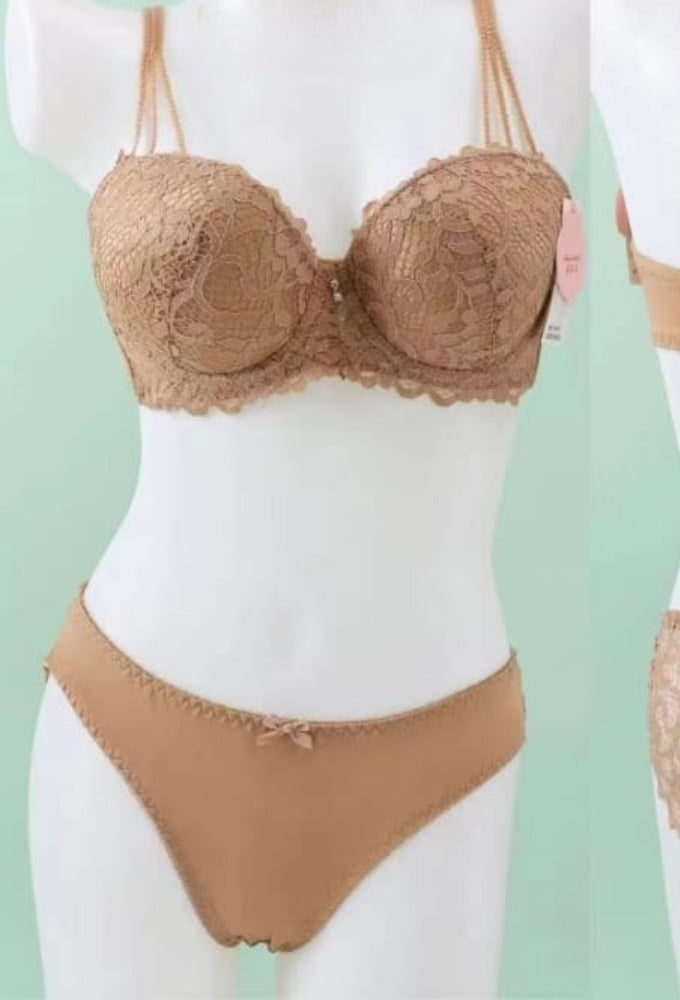 Fancy light padded bra Wired set with lace 38 to 44. Cup size C [AR000348]