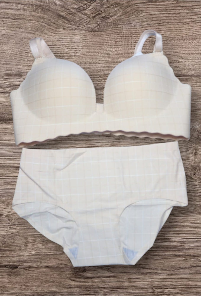 Light padded non wire Bra set Available size 32 to 40 [AR000355]